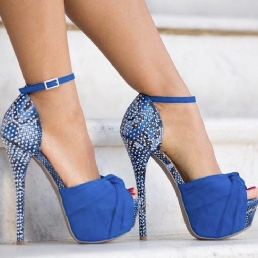 Madison by ShoeDazzle Studded Snakeskin Blue Platform Heels